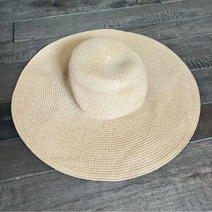 NEW Old Navy Floppy Sun Hat Beige Tan Beach Wide Brim Women’s S / M Straw